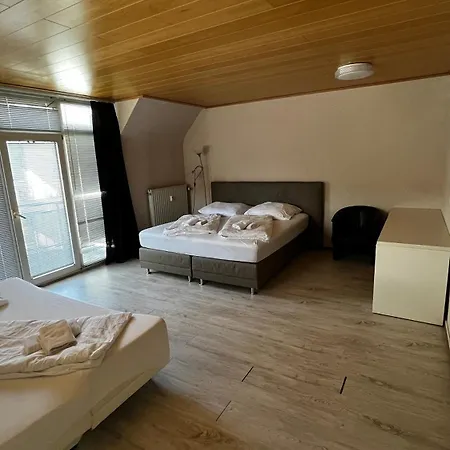 1 * Kaiserslautern